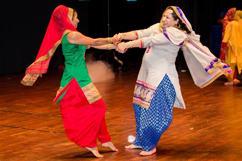 simple punjabi girl|very easy punjabi dance.